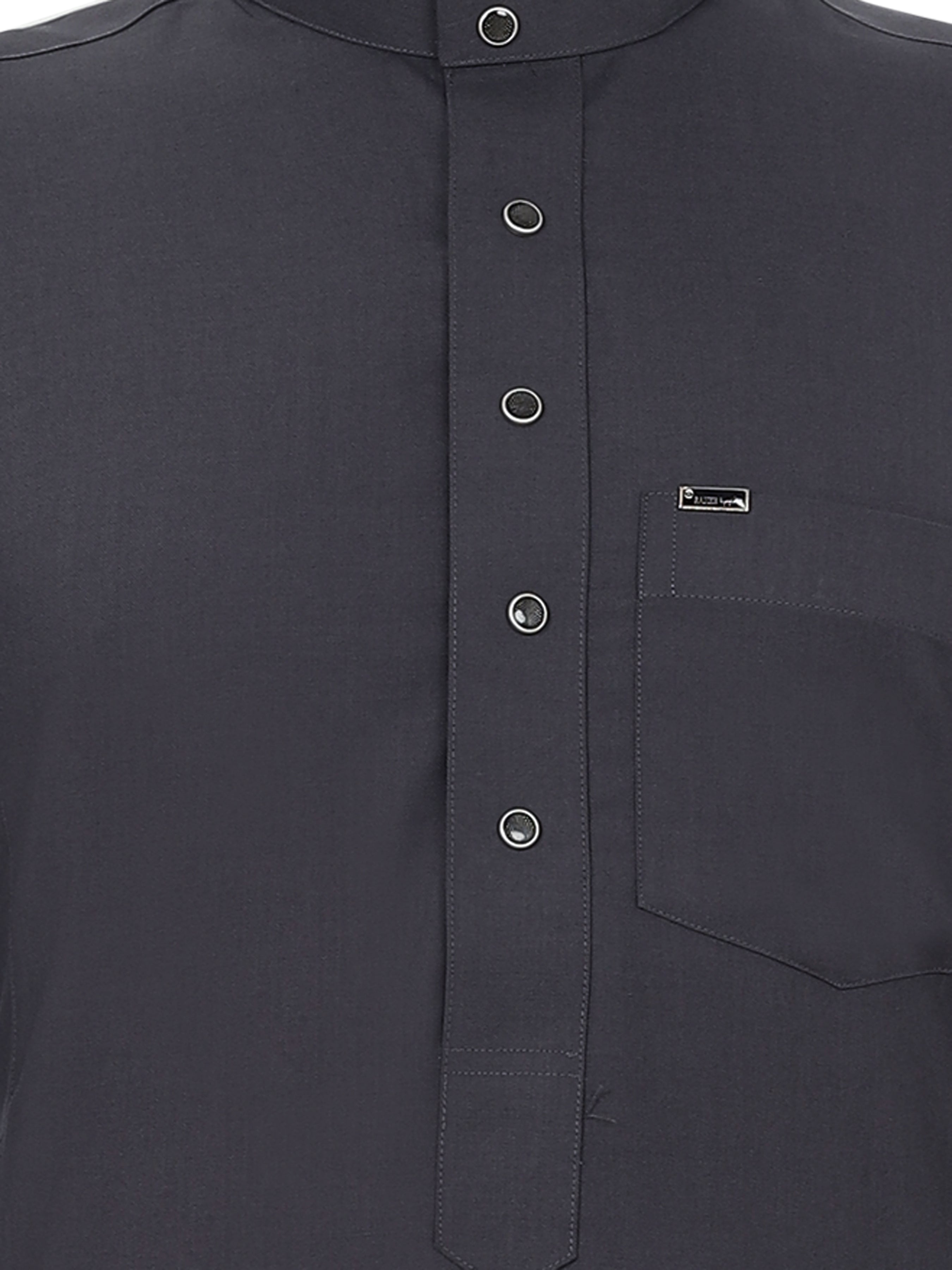 Standard thobes are traditional garments worn by Arabs, known for their distinctive design and comfort.